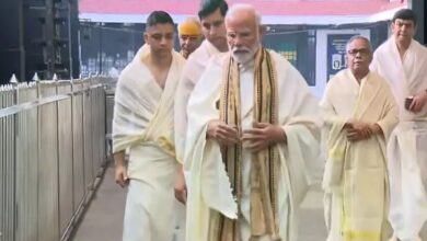 Photo of केरल के दो दिवसीय दौरे पर पीएम मोदी, गुरुवायूर मंदिर में की पूजा