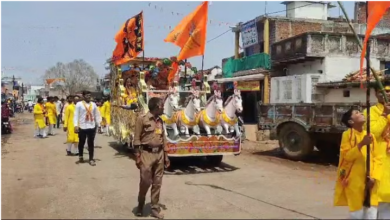 Photo of दमोह के बटियागढ़ में शोभायात्रा के दौरान बच्चा आया हाइटेंशन लाइन की चपेट में