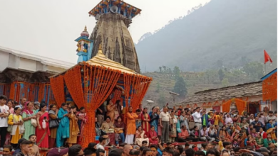 Photo of उत्तराखंड: गर्भ गृह से बाहर लाई गई बाबा केदार की डोली